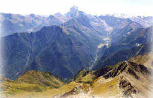 Monviso, Granero y la cuenca del Pr vista por punta Cerisira (2822 m.)  foto di  R. Scottish