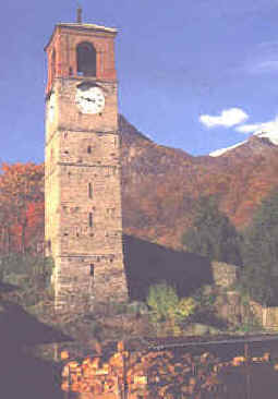 Campanario aislado de Bobbio Pellice, elemento sobreviviente de un Templo es va destruido