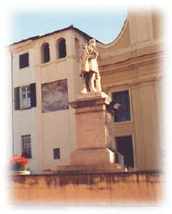 monumento marmoreo al generale Filippo Brignone (eroe risorgimentale originario del luogo) 